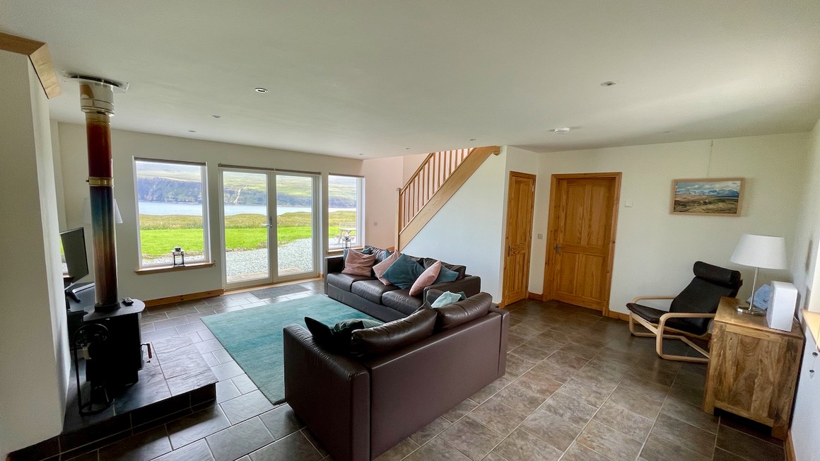 Pooltiel House - cosy living with seaview