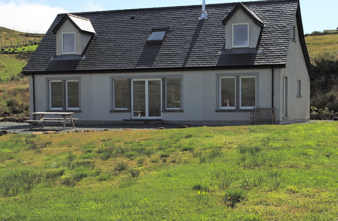 Pooltiel-House-Skye-seaside